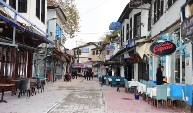 Bursa'da tarihi sokak yeniden doğuyor