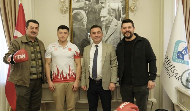 Sivrihisar’ın gururu milli sporcu, Başkan Dökmeci’yi ziyaret etti!