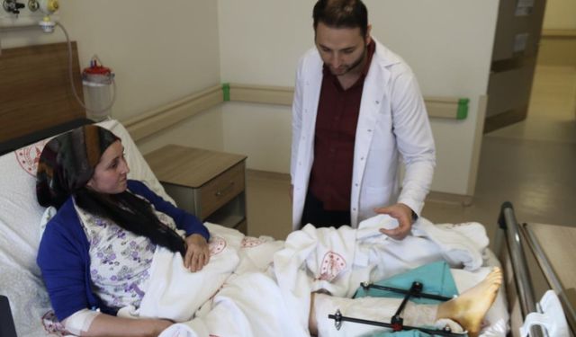 Eskişehir Şehir Hastanesi'nde 2,5 saatlik ameliyatla bacakları kurtarıldı