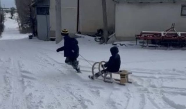 Kar tatilinin tadını Eskişehir'de kızak keyfiyle taçlandırdılar