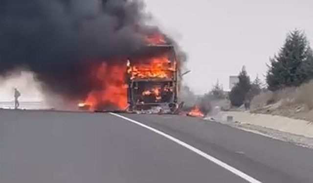 Eskişehir'de alev alan otobüsten son anda kurtuldular!