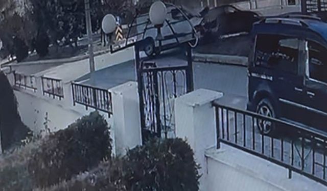 Eskişehir'deki kazada iki araç hurdaya döndü!