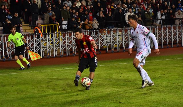 İlk maçına çıktı