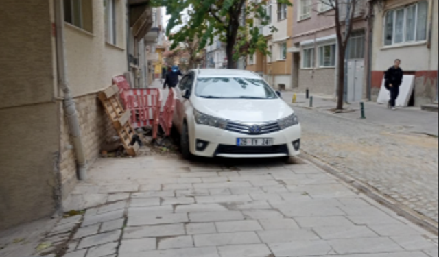 Eskişehir'de kaldırımda yürümek ne mümkün!