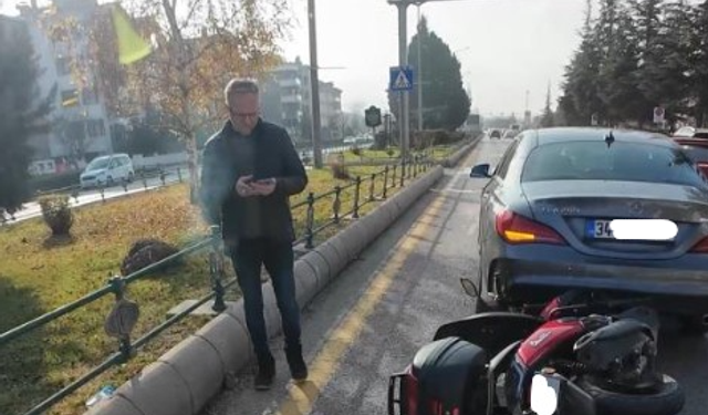 Eskişehir'de otomobil altına giren motosikletli son anda ölümden döndü!