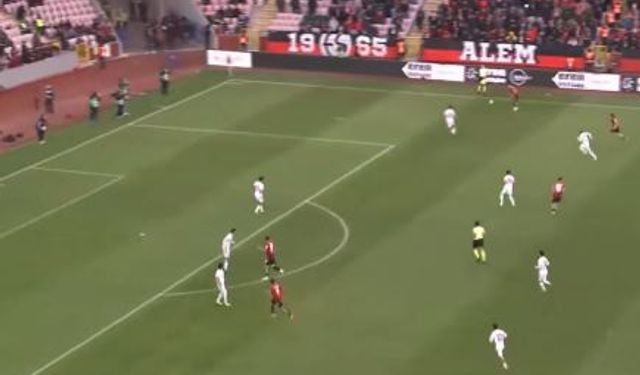 Eskişehirspor maçında bir hakem skandalı daha: İşte o pozisyon