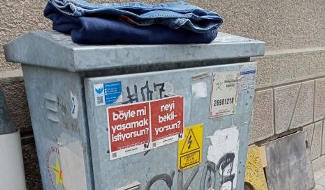 Eskişehir’de pano üzerine bırakılanlar merak uyandırdı!