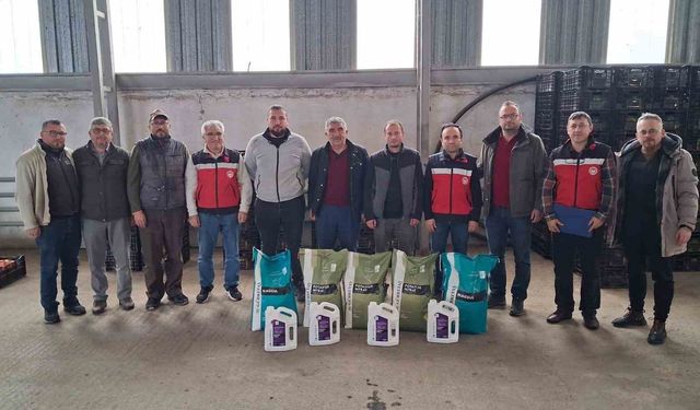 Simav'da 11 sera üreticisine gübre desteği