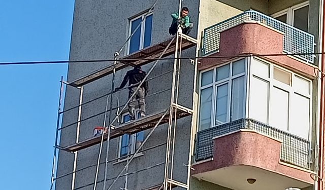 Eskişehir’de dış cephe tadilatında can güvenliği hiçe sayıldı!