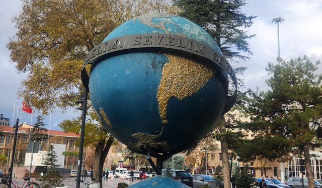 Eskişehir'de Yunus Emre küresi ziyaretçilerin odak noktası haline geldi