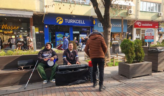 Eskişehir’de sokak müziği şehrin atmosferini değiştiriyor!