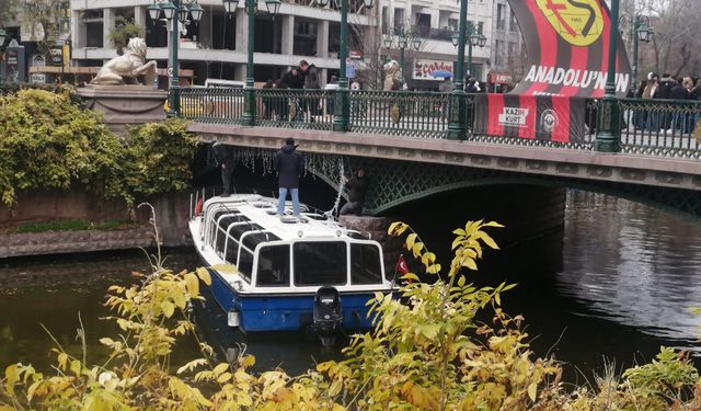Eskişehir yeni yıla hazırlanıyor: Köprüler ışıklandırıldı