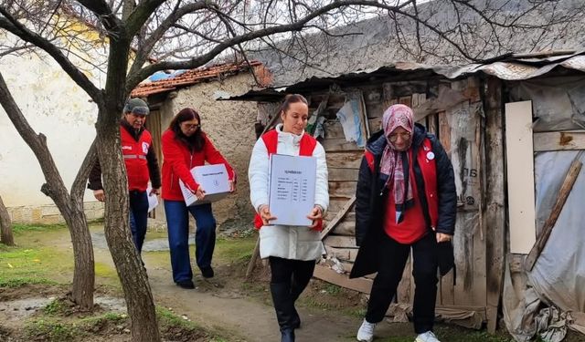 Eskişehir'in soğuğuna aldırmadan yardımları ulaştırdılar