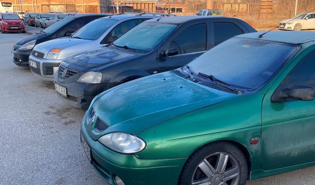 Eskişehir'de zorlu sabah: Araçlar buz tuttu!