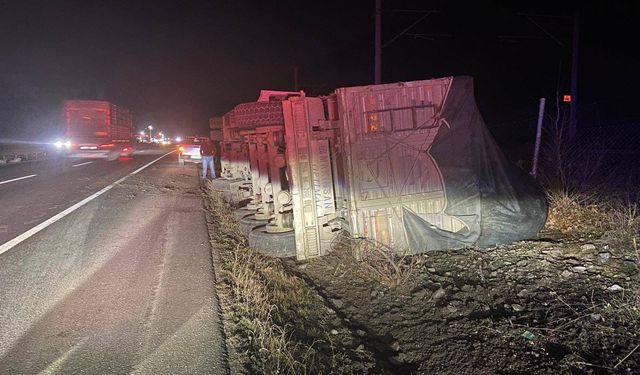 Alkollü tır sürücüsü kaza yaptı!