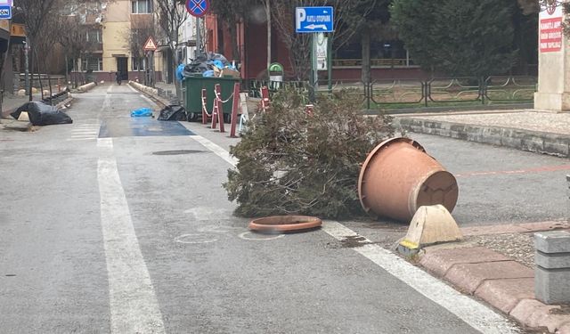 Eskişehir'de hava durumu ortalığı savaş alanına çevirdi!