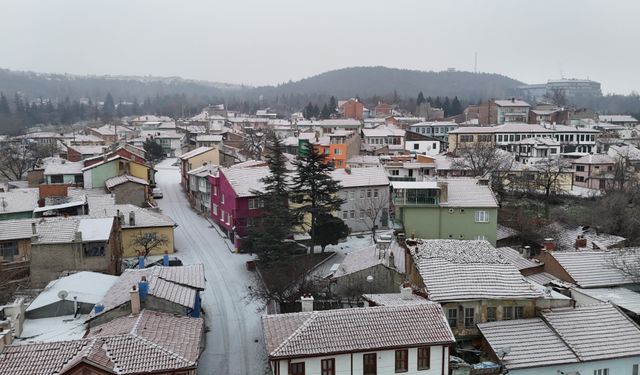 Kar yağışı Eskişehir'de başladı, kartpostallık görüntüler çıktı!