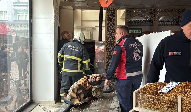 Kuruyemişçi dükkanında yangın paniği