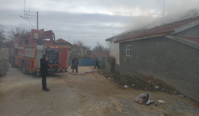 Elektrik tesisatı yangın çıkardı, ev kullanılmaz halde!