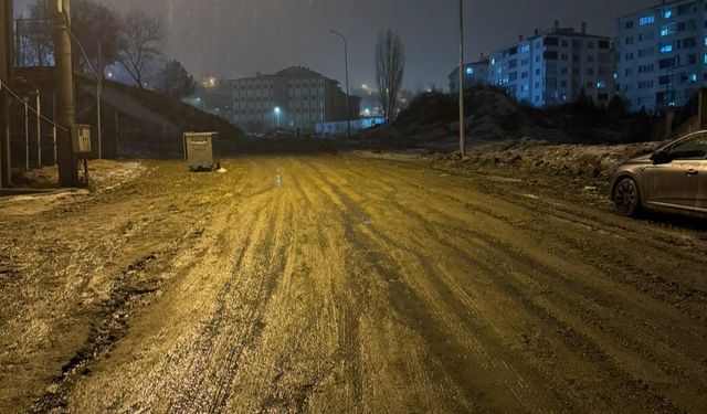 Eskişehir'deki sokak bataklığa döndü, yetkililerden çözüm bekleniyor