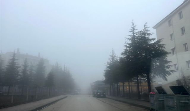 Eskişehir'de yoğun sis sürücüler zor anlar yaşadı