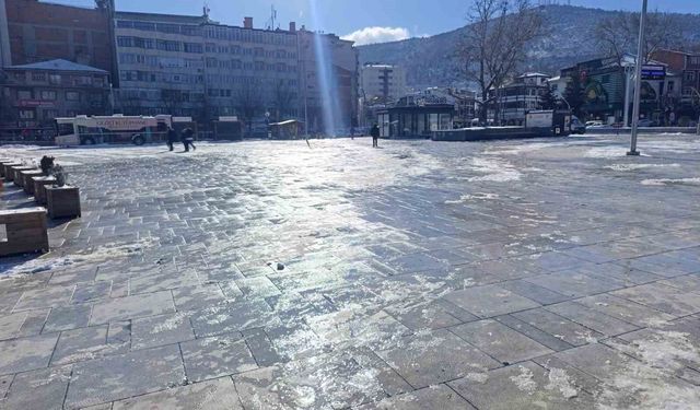 Afyonlular yılın ilk gününe dondurucu soğukla başladı