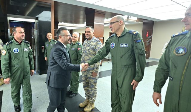 Vali Aksoy’dan Muharip Hava Kuvveti Komutanlığı’na veda ziyareti
