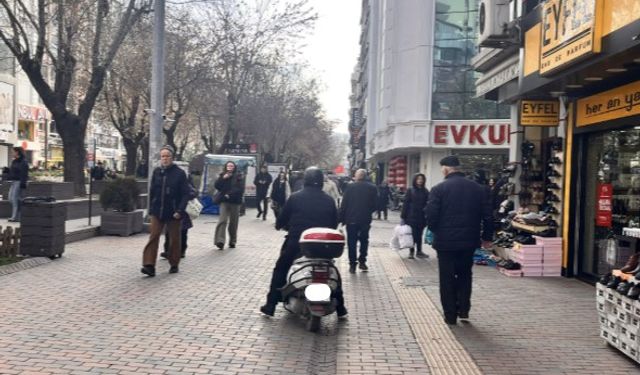 Eskişehir'de yaya yolunda yine motosiklet krizi!