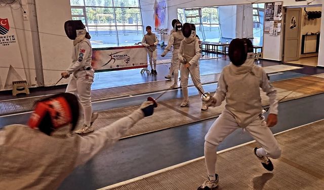 Eskrimciler gün sayıyor