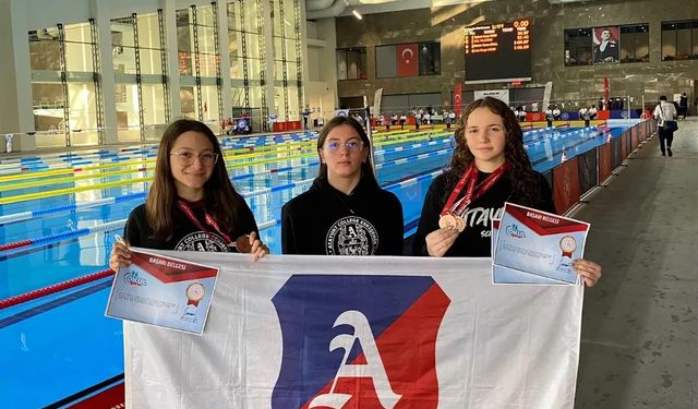 Eskişehirli yüzücüler finallere katılmaya hak kazandılar