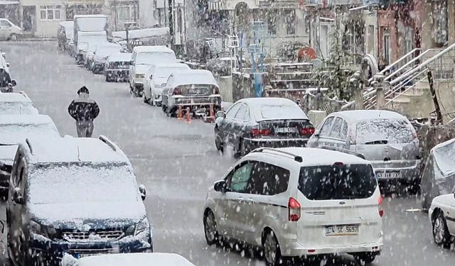 Kütahya’da kar bastırdı: Kazalar peş peşe geldi!