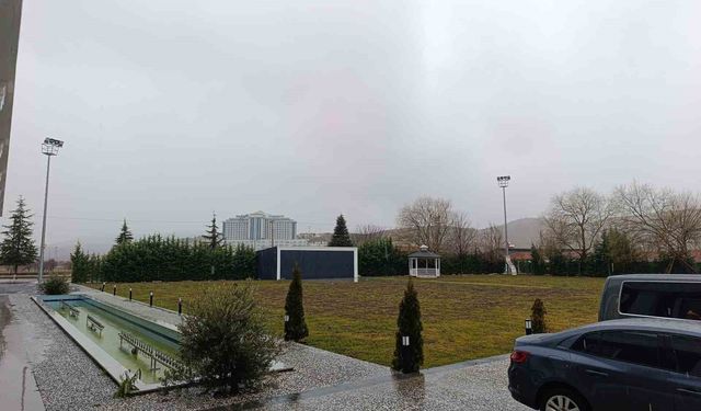 Meteoroloji uyarmıştı: Afyonkarahisar'da kar yağışı başladı!