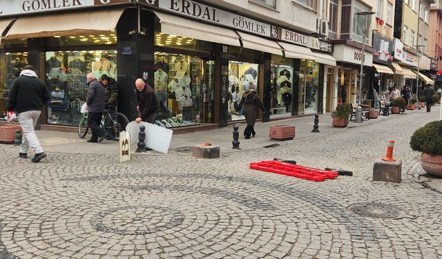 Eskişehir’de fırtına ortalığı birbirine kattı!