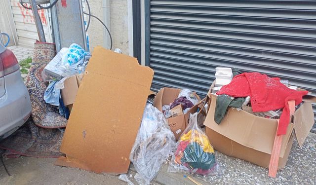 Eskişehir sokaklarına bırakılan atıklar dikkat çekti