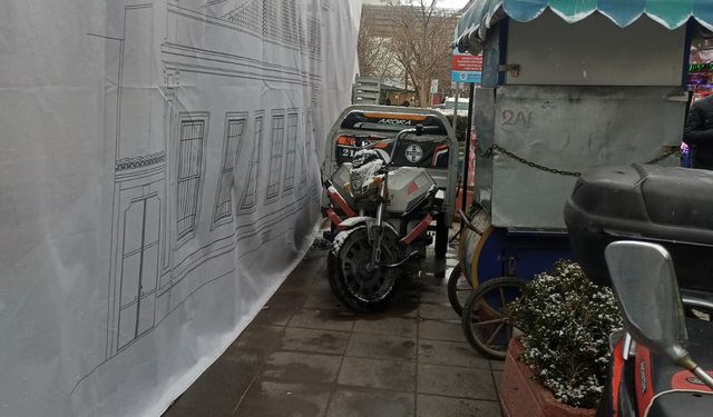 Eskişehir'de duyarsız park yayaları tehlikeye attı!