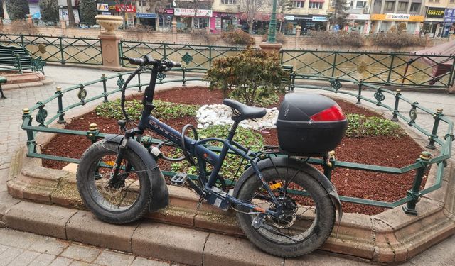 Eskişehir'de rastgele bırakılan bisikletler tepki çekiyor!