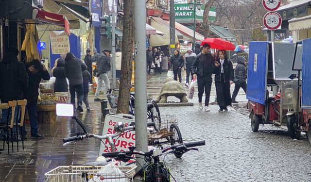 Eskişehirliler sağanak yağışa hazırlıksız yakalandı!