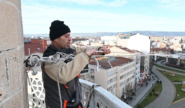 Ramazan öncesi Eskişehir’de mahya mesaisi