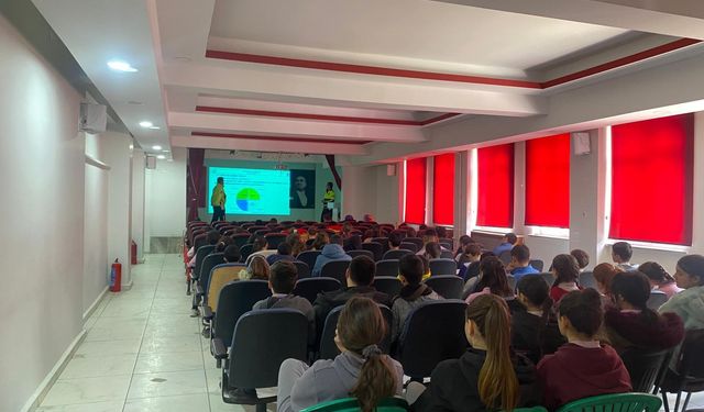 Seyitgazi’de öğrencilere trafik kuralları eğitimi verildi