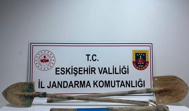 Eskişehir’de izinsiz define kazısına suçüstü!