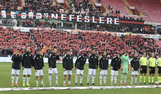 Eskişehirspor tribünlerinde anlamlı tepki!