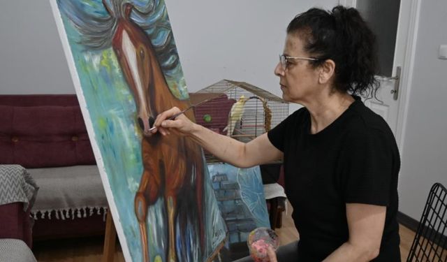 Depreme resim yaparken yakalandı: Fırça hayata bağladı!