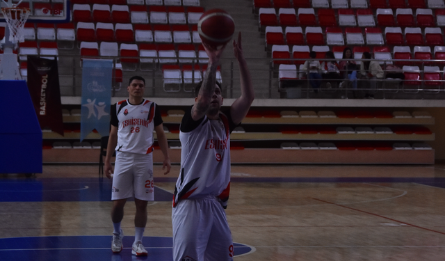 16 sayı ile takımı sırtladı