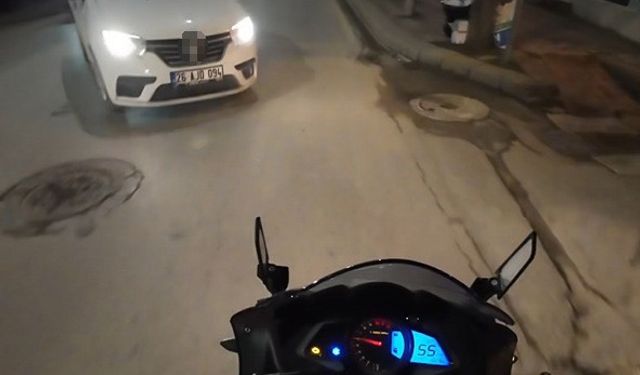 Eskişehir’de motosikletlinin ölümle burun buruna geldiği anlar kamerada!