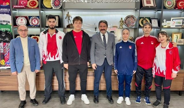 Eskişehirli Halterciler Türkiye Şampiyonluğu sevinci yaşadı