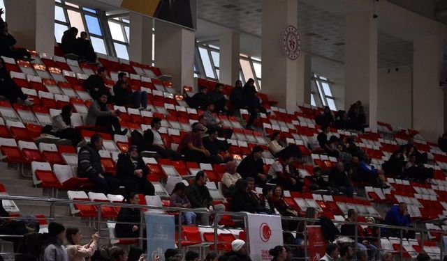 Maça ilgi bir hayli az oldu