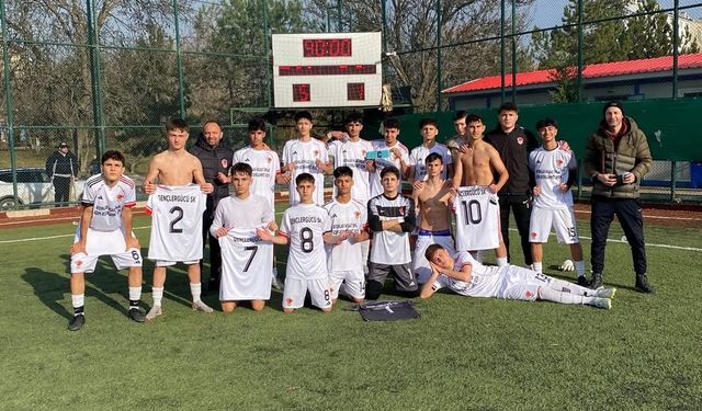 Namağlup tek takım Gençlergücü oldu