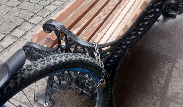 Eskişehir'de banklar amacı dışında kullanılıyor