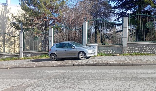 Eskişehir’de yaya yolu işgal altında!