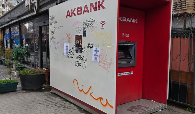 Eskişehir’de bankamatik vandalların hedefi oldu!